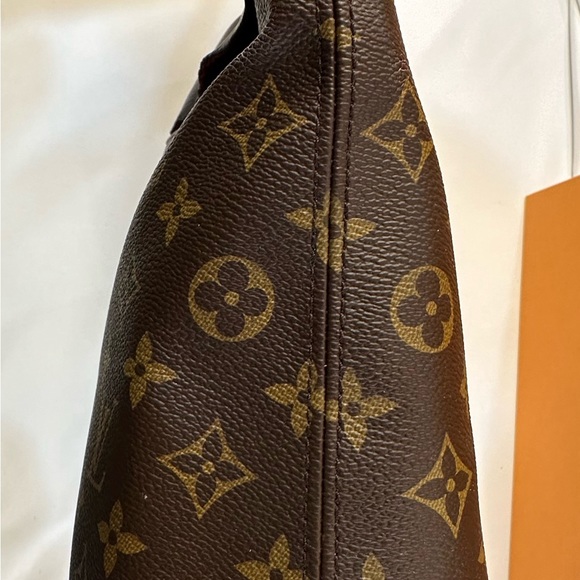 Authentic Louis Vuitton Tuileries Hobo with Red Interior - Picture 5 of 12